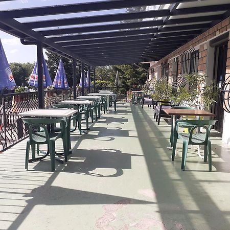 Hotel Restaurant La Chaumiere Du Lac Clairvaux-les-Lacs Bagian luar foto