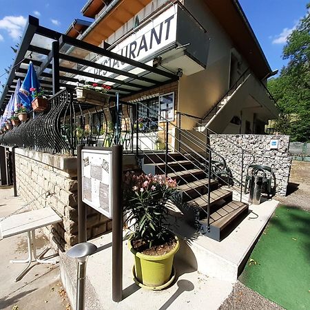 Hotel Restaurant La Chaumiere Du Lac Clairvaux-les-Lacs Bagian luar foto