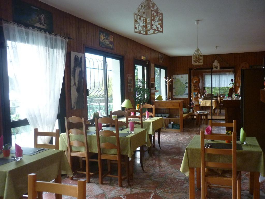 Hotel Restaurant La Chaumiere Du Lac Clairvaux-les-Lacs Bagian luar foto