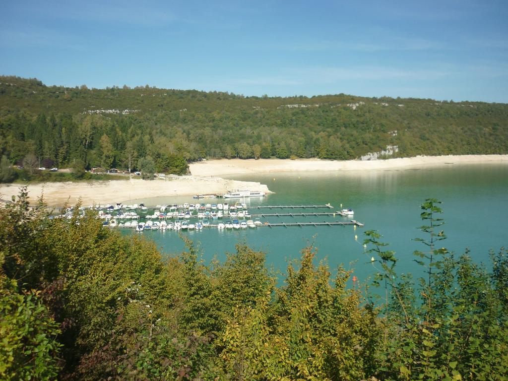 Hotel Restaurant La Chaumiere Du Lac Clairvaux-les-Lacs Bagian luar foto