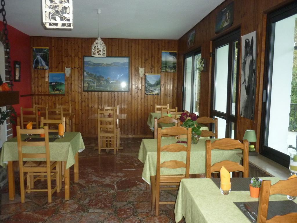 Hotel Restaurant La Chaumiere Du Lac Clairvaux-les-Lacs Bagian luar foto