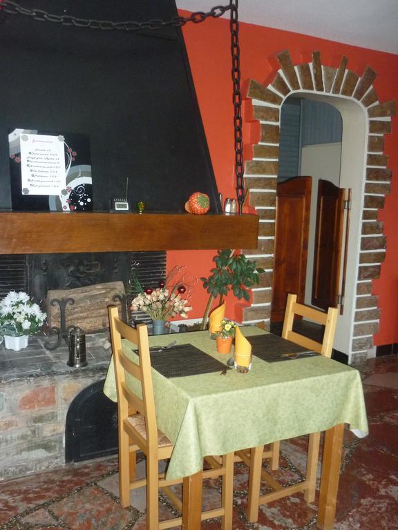 Hotel Restaurant La Chaumiere Du Lac Clairvaux-les-Lacs Bagian luar foto