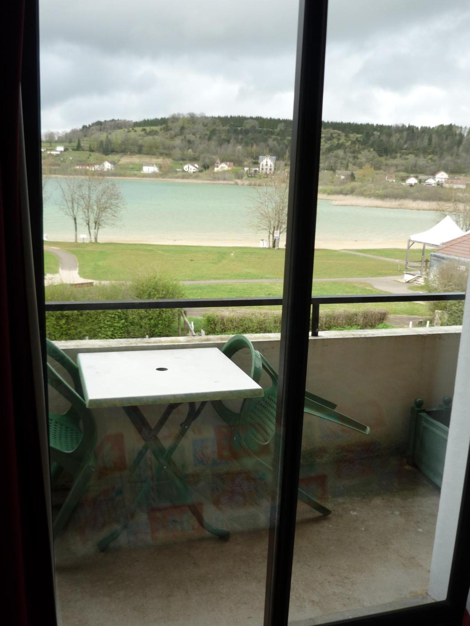 Hotel Restaurant La Chaumiere Du Lac Clairvaux-les-Lacs Bagian luar foto