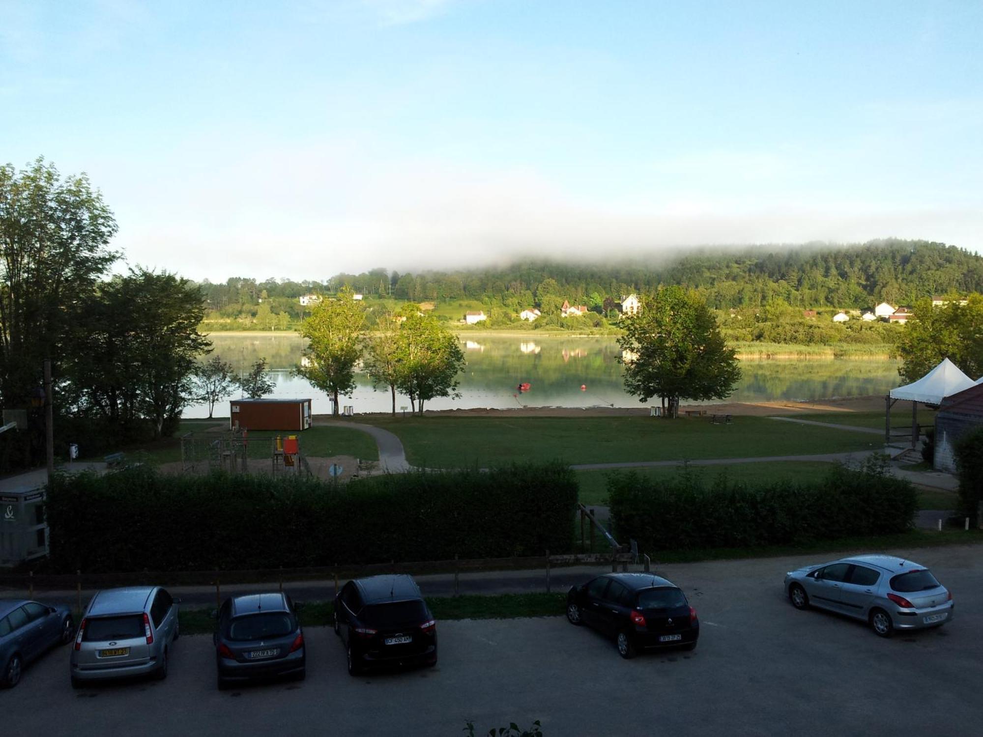 Hotel Restaurant La Chaumiere Du Lac Clairvaux-les-Lacs Bagian luar foto