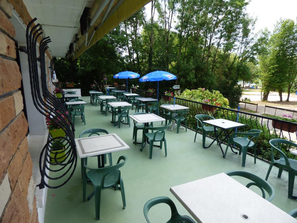 Hotel Restaurant La Chaumiere Du Lac Clairvaux-les-Lacs Bagian luar foto